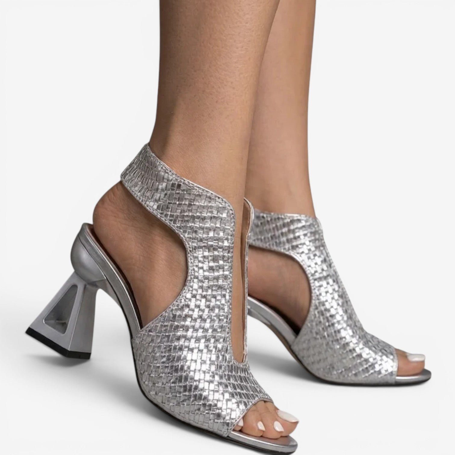 Victoria™ Sandali con tacco geometrico