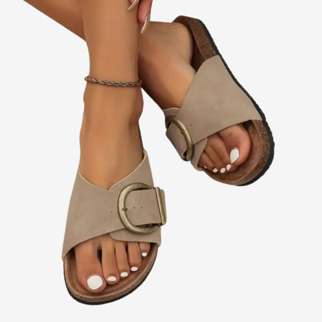 Sabine™ Sandalo con fibbia dorata