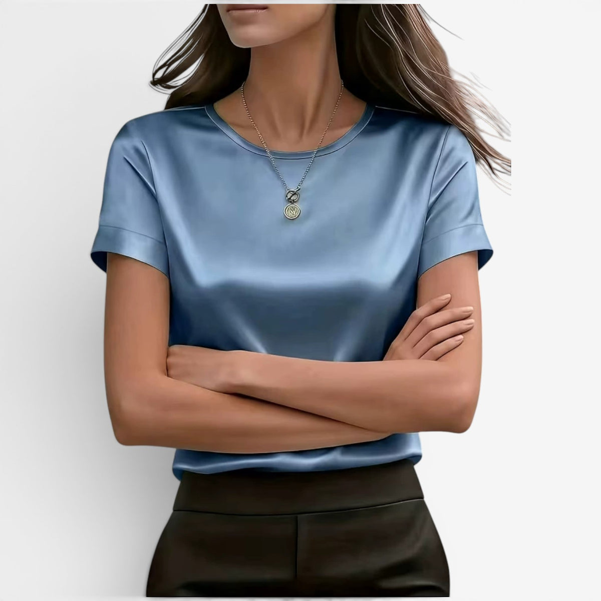 Adina™ T-shirt elegante in raso