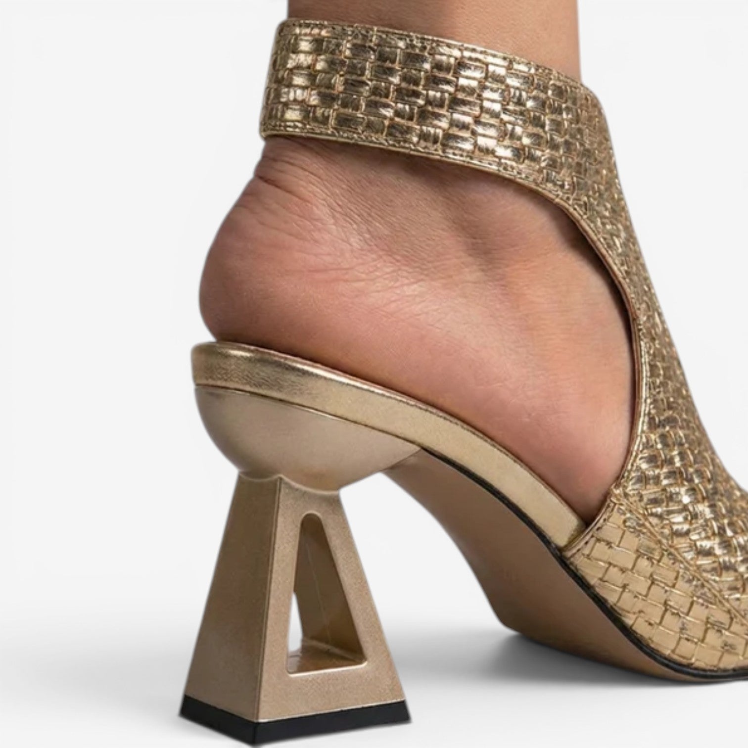Victoria™ Sandali con tacco geometrico