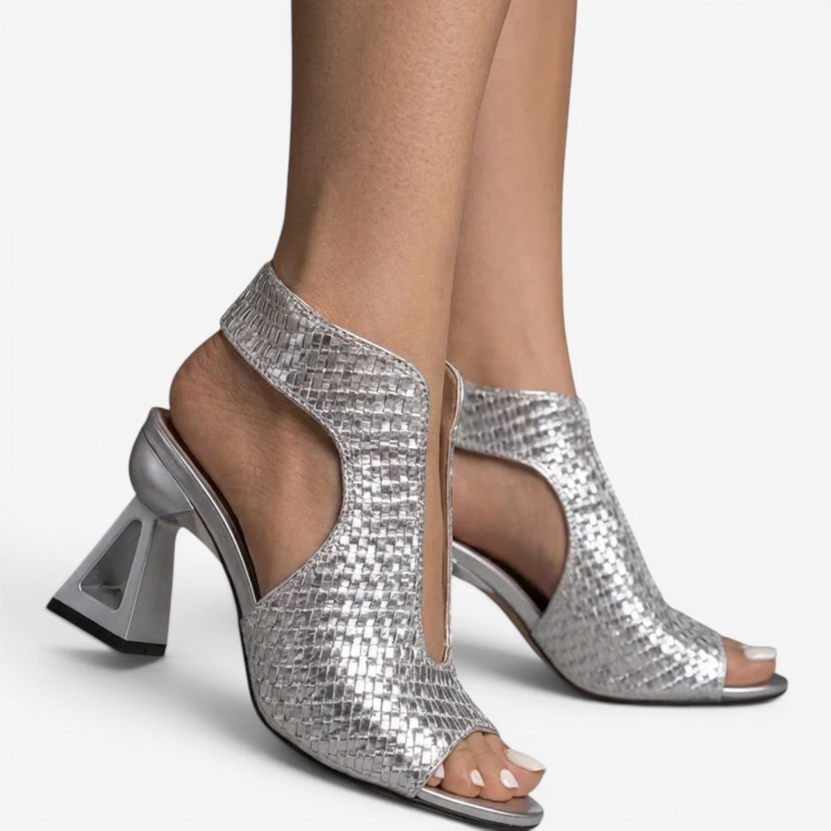Victoria™ Sandali con tacco geometrico